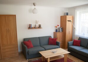 Smart-TV, DVD-spiller, bøker og filmbibliotek