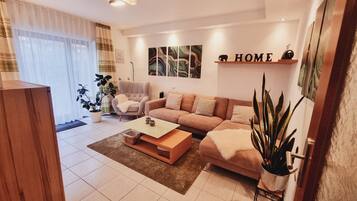 TV, fireplace, stereo