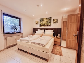 2 Schlafzimmer, Zimmersafe, Bügeleisen/Bügelbrett, Reisekinderbett