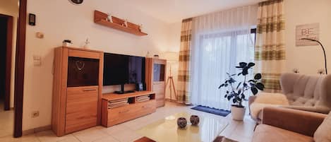 TV, fireplace, stereo