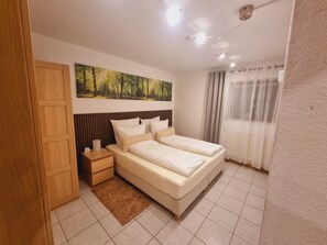 2 Schlafzimmer, Zimmersafe, Bügeleisen/Bügelbrett, Reisekinderbett