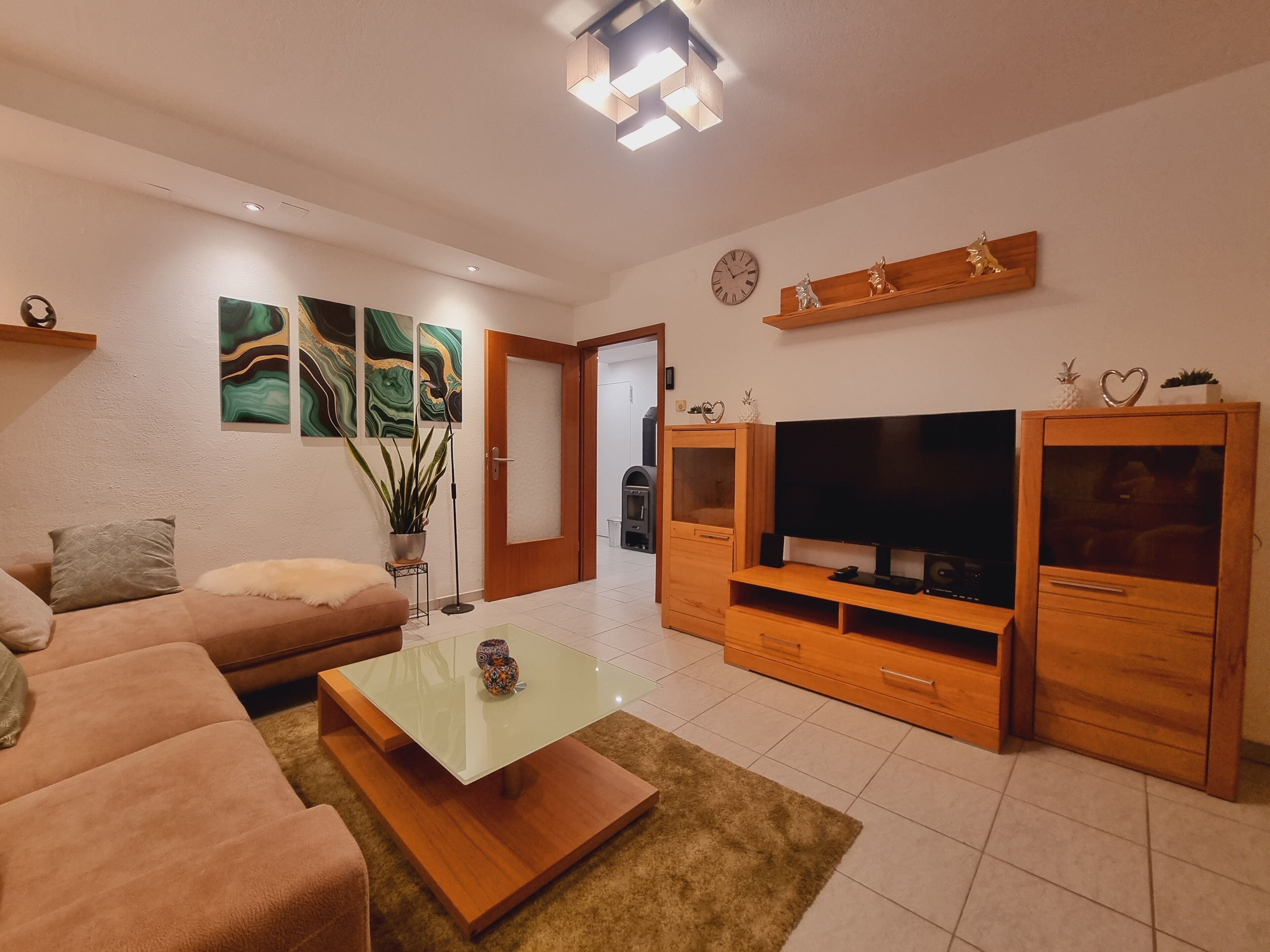 TV, fireplace, stereo