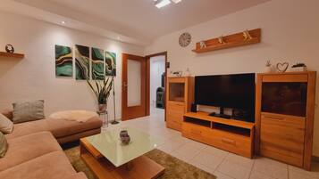 TV, fireplace, stereo