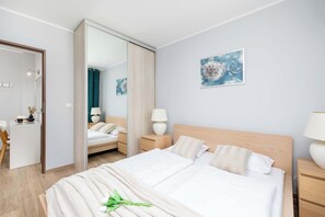 1 bedroom, iron/ironing board, WiFi, bed sheets - Bright Apartment close to the Beach | Balcony and Parking (Swinoujscie)