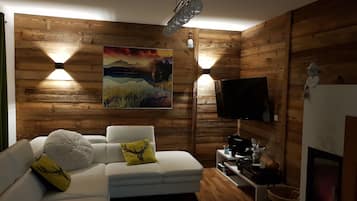 Smart-TV, Kamin, DVD-Player, Tischtennisplatte