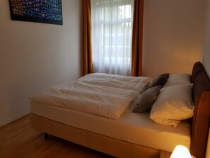 1 bedroom, internet, bed sheets - View over the Vogtland (Reichenbach)