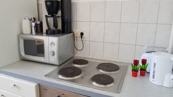 Microwave, oven, stovetop, coffee/tea maker