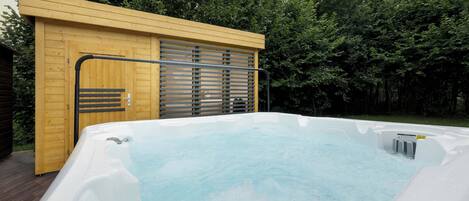 Bain à remous extérieur