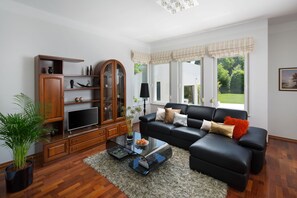 Smart TV, fireplace, video games, table football