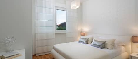 5 bedrooms, in-room safe, desk, iron/ironing board