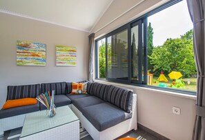 Smart TV, fireplace, video games, table football