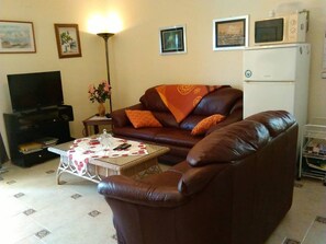 TV, books, stereo, printers - Modern apartment: electricity, washing machine WIFI, bed linen, towels INCL. 4 p (Calpe)
