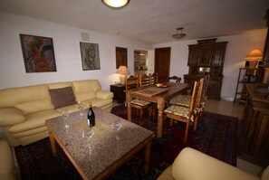 Televisión y chimenea 