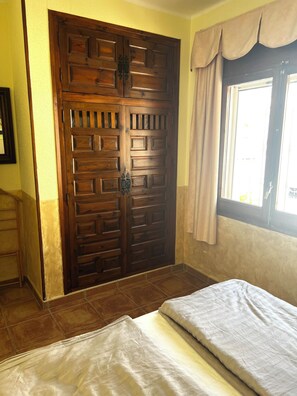 6 Schlafzimmer, Zimmersafe, Bügeleisen/Bügelbrett, kostenloses WLAN