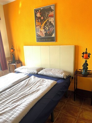 6 bedrooms, in-room safe, iron/ironing board, free WiFi - Detached-large, super-equipped villa- 2 - 8 persons-private pool-air conditioning (Miami Platja)