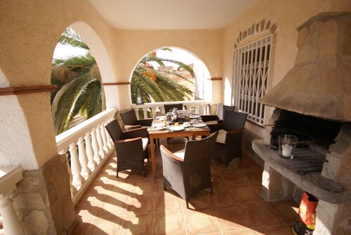 Detached-large, super-equipped villa- 2 - 12 persons-private pool-air conditioning