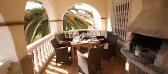 Detached-large, super-equipped villa- 2 - 12 persons-private pool-air conditioning