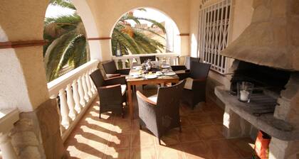 Detached-large, super-equipped villa- 2 - 12 persons-private pool-air conditioning