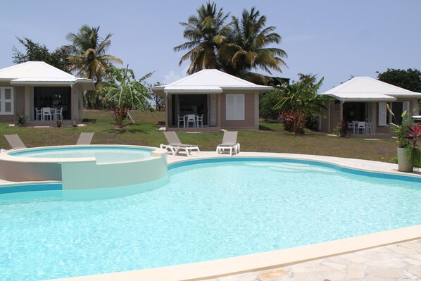 Outdoor pool - Bungalow 3:: Luxury bungalow with pool in St-François (Saint-francçois,)