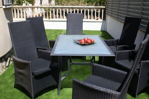 Outdoor dining - Beach villas Felix & Max ***** maximum vacation directly on the sea - more is not possible (Miami Platja)