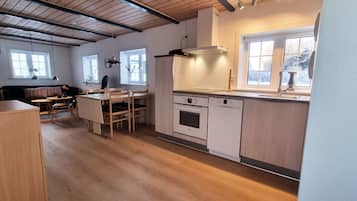 Réfrigérateur, four, plaque de cuisson, cafetiÚre/bouilloire