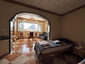 5 bedrooms, desk, iron/ironing board, travel crib