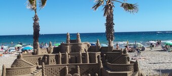 peaceful villa with private pool 800m from the sea