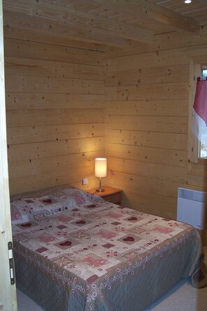 3 bedrooms, iron/ironing board, free WiFi, wheelchair access