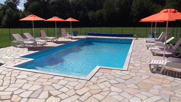 Alberca al aire libre y alberca climatizada