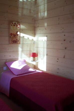 3 bedrooms, iron/ironing board, free WiFi, wheelchair access