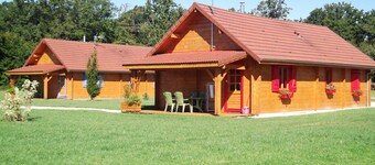 Gîtes of 75m², sleeps 6 with swimming pool (JURA)