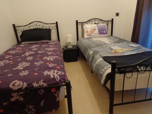 2 makuuhuonetta, silitysrauta/-lauta, internet, vuodevaatteet