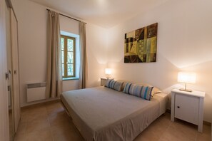 2 chambres, fer et planche à repasser, Wi-Fi gratuit, draps fournis