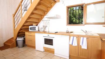 Réfrigérateur, micro-ondes, four, plaque de cuisson