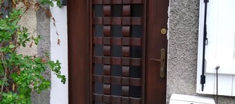 Large, comfortable studio ideally located 250m from the train station !!!!