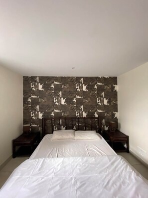 1 habitación, tabla de planchar con plancha y wifi gratis 