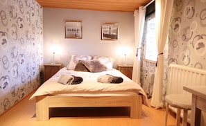 3 Schlafzimmer, Schreibtisch, Bügeleisen/Bügelbrett, kostenloses WLAN