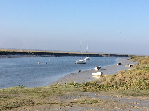 Les Prés de la Rivière, Maintenay