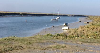 Les Prés de la Rivière, Maintenay