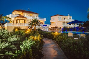 Exterior - Magnificent villa with pool between sea and mountains (kounoupidiana)