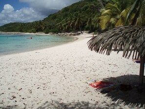 Beach nearby - Fully equipped studio in a residence by the sea (saint-francois)