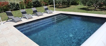 Gite Oléa, surrounded by olive trees with private heated pool