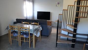 Smart-tv, videospelletjes, een dvd-speler en boeken