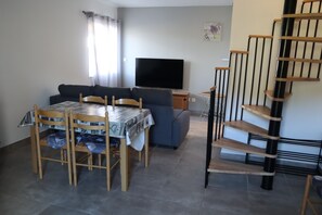 Smart TV, video games, DVD player, books