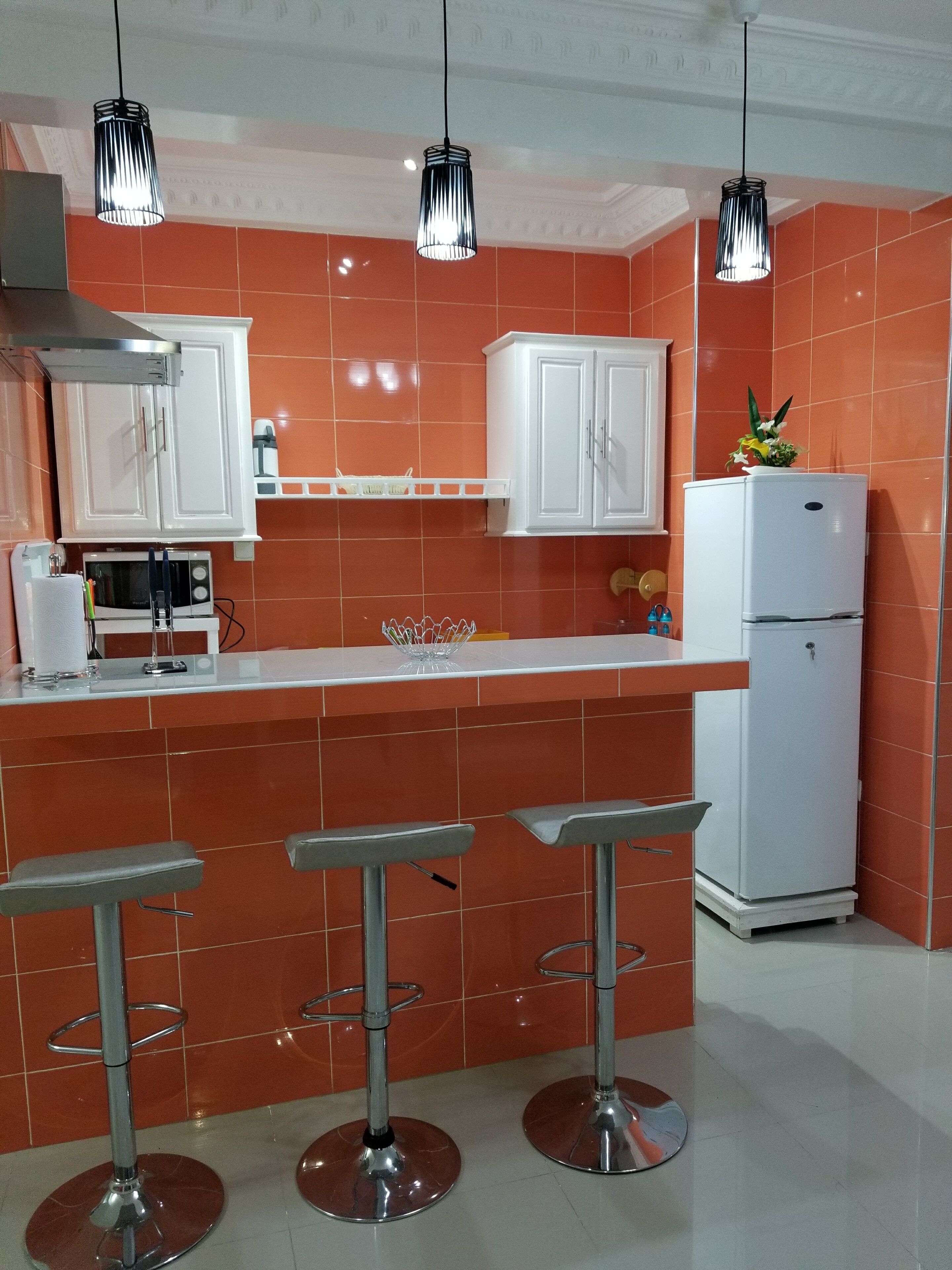 Frigorifero, microonde, forno, bollitore elettrico