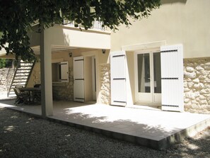 Exterior detail - Gîte mas la Mounine (ground floor) (Orgon)