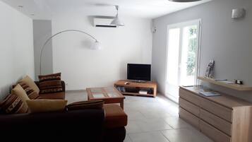 Télévision, lecteur de DVD, livres, vidéothÚque