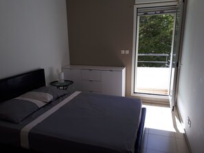 2 chambres, fer et planche à repasser, lit parapluie, Wi-Fi gratuit