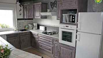 Refrigerador, microondas, horno, placa de cocina