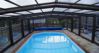 Encantadora casa de campo para 6/7 personas con acceso a una piscina climatizada y cubierta